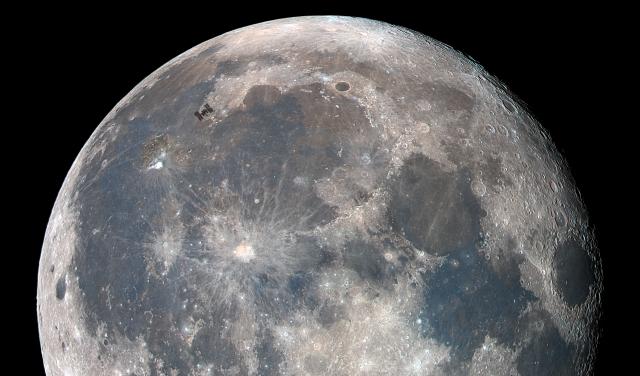 La Luna y la ISS