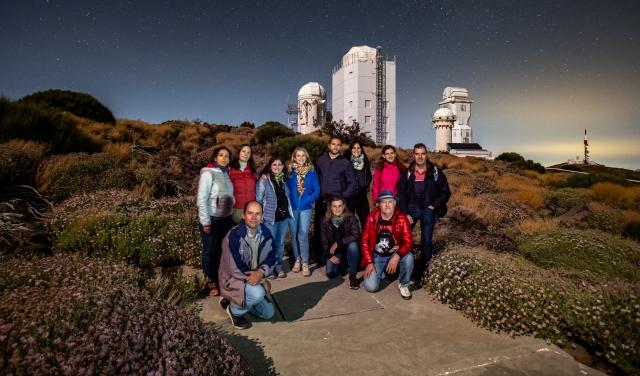 Asistentes al curso "Acércate al Cosmos" 2022 durante la noche