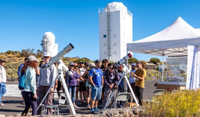 Observación Solar frente al telescopio GREGOR