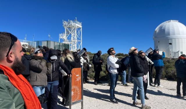 Public viewing of the partial solar eclipse on 29 March 2025 using public-access solar telescopes from the Teide Observatory (Tenerife)
