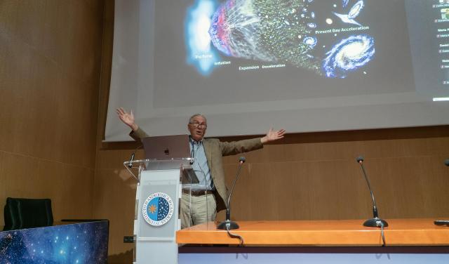 Robert P. Kirshner, director ejecutivo del Thirty Metre Telescope International Observatory (TIO), en su charla en el IAC