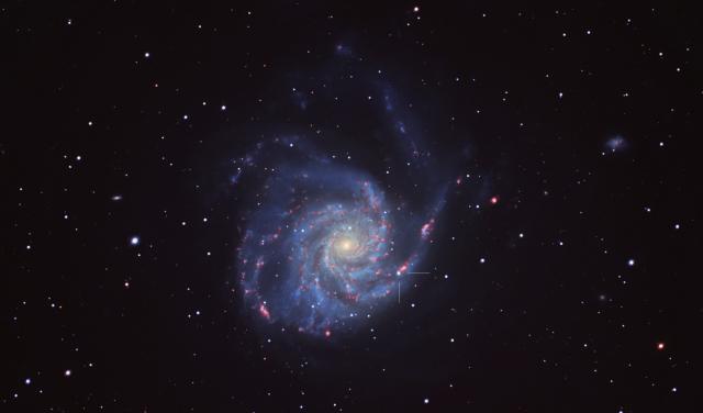 Imagen de la galaxia M101 con la supernova SN 2023ixf
