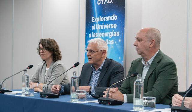 Roberta Zanin, responsable científica del CTAO; Valentín Martínez Pillet, director del IAC; y Juan Ramón Felipe San Antonio, vicepresidente del Cabildo de La Palma.