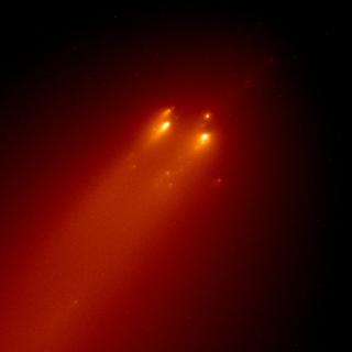 Detalle de los fragmentos del cometa C/2019 Y4 (ATLAS) observado mediante el Telescopio Espacial Hubble el 20 de Abril de 2020 (David Hewitt, HST, NASA, ESA). Fragmentos cometa C/2019 Y4 (ATLAS)