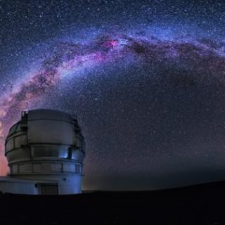 Panorámica de la Vía Láctea sobre el Gran Telescopio Canarias (GTC), en el Observatorio del Roque de los Muchachos (La Palma). Autor: Daniel López/IAC.