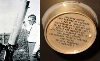Izquierda: el astrónomo Clyde Tombaugh, descubridor de Plutón. Derecha: recipiente con las cenizas del astrónomo,  a bordo de la sonda New Horizons (NASA).