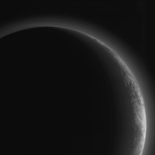 Plutón Creciente. Crédito: NASA / JHUAPL / SwRI  (Tricia Talbert)