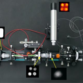 Setup in the laboratory for the characterization of optical fibers. View of a setup with several optical components and optical fibers on a laboratory table