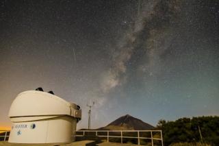 El telescopio robótico MASTER-IAC en el Observatorio del Teide (Izaña, Tenerife), utilizado en la observación de rayos gamma GRB160625B. Crédito: Daniel Padrón/IAC.