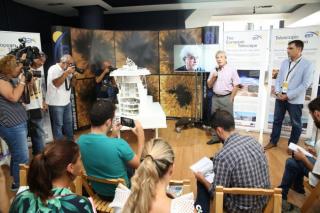 Presentation ceremony of the model of the European Solar Telescope carried out by Manuel Collados Vera, the coordinator of the project and Solar Physics researcher at the IAC, and José Gilberto Moreno, director of the Elder Museum of Science and Technolog