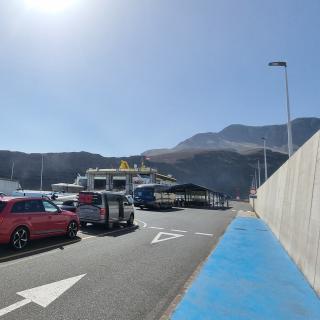 Imagen de la luminaria exterior del espigón del Puerto de las Nieves, en Agaete (Gran Canaria) 