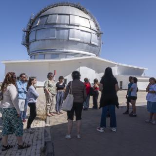 Vecinos y vecinas de Garafía junto al Gran Telescopio Canarias en el Observatorio del Roque de los Muchachos