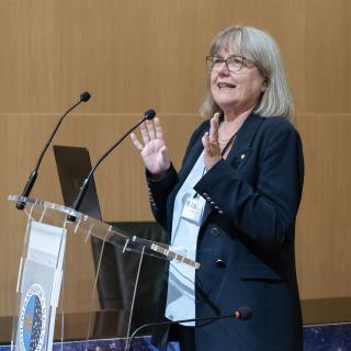 Donna Strickland, Premio Nobel de Física 2018, durante la charla realizada en el Aula del IAC