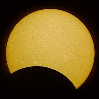 Imagen en H-alpha del eclipse solar parcial del 29 de marzo de 2025