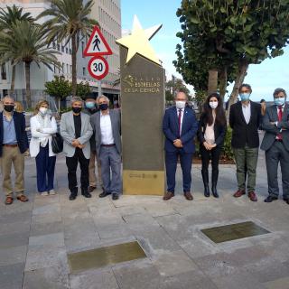 Imagen de los representantes del IAC que han acudido a la inauguración del Paseo de las Estrellas de la Ciencia de La Palma. Crédito: Aarón García Botín (IAC)