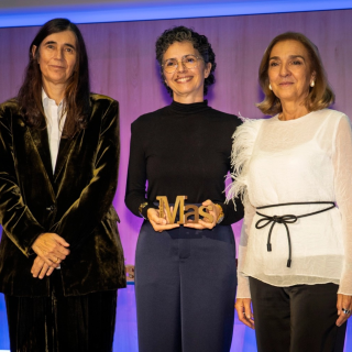 La premiada en Ciencia, Julia de León, con María Blasco (CNIO) y Carmen Vela (Gold Standard Diagnostics). La premiada en Ciencia, Julia de León, con María Blasco (CNIO) y Carmen Vela (Gold Standard Diagnostics).