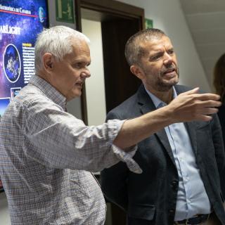 Valentín Martínez Pillet, director del IAC, y Francisco García, rector de la ULL, en la sede del IAC