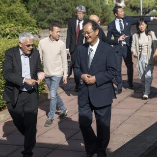 El director del IAC, Valentín Martínez Pillet, recibió al embajador de Japón en España, Takahiro Nakamae. / Inés Bonet (IAC)