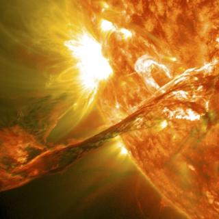 Imagen de la atmósfera solar mostrando una eyección de masa coronal. Crédito: NASA/SDO