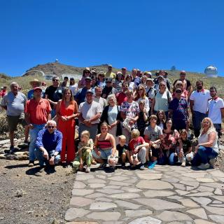 Neighbours of Garafía together with the staff of the Roque de los Muchachos Observatory during the Open House Days