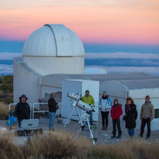 Uno de los cursos de montaje y uso de telescopios en el Observatorio del Teide