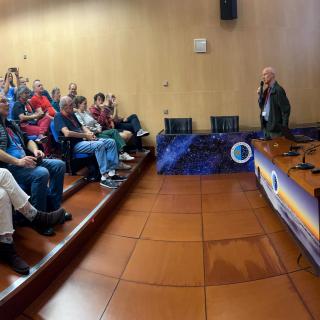 Claude Nicollier narra en el IAC su experiencia como astronauta / Inés Bonnet (IAC)