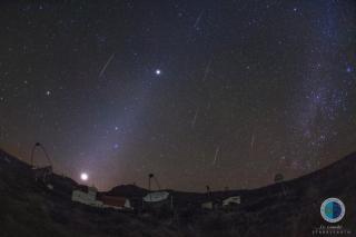 Metamorphic meteors over the MAGIC telescopes (Observatory of Roque de los Muchachos, Garafía (La Palma) on December 13, 2015. Zodiacal light, Venus, Mars and Jupiter are also visible. Credit: J.C. Casado/IAC.