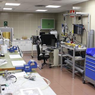 General view of the Mechanical Integration and Verification Laboratory. Medium-sized laboratory with work benches, electronic devices, mechanical tools and cabinets